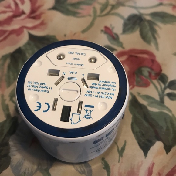 World Travel Adaptor - Picture 1 of 3